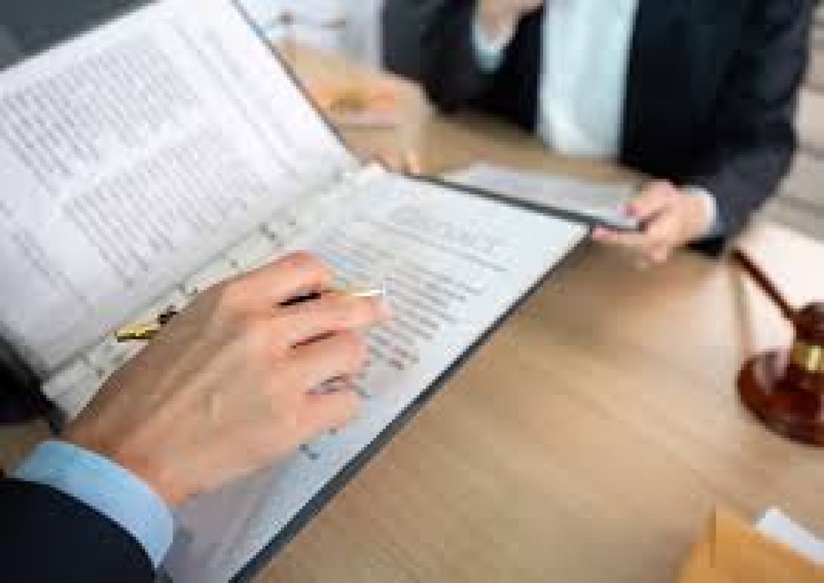 Contratos laborales en Barcelona: revisión y defensa